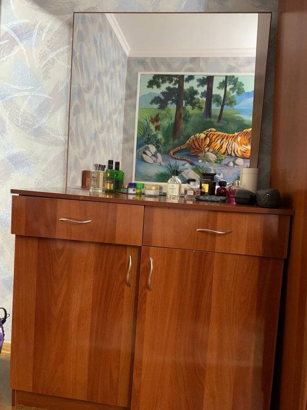 Продается трюмо, б/у,в отличном состоянии Продается трюмо, б/у,в отличном состоянии
