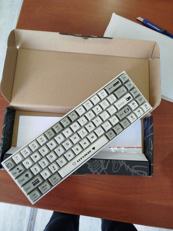 Ajazz ak680 65% gaming keyboard