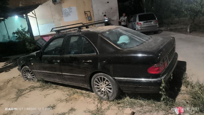 Mersedes benz 210 sotiladi Mersedes benz 210 sotiladi