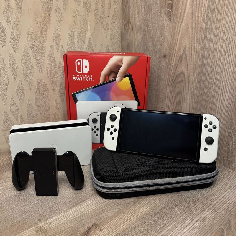 Nintendo switch oled в идеальном состоянии + джостик и кейс