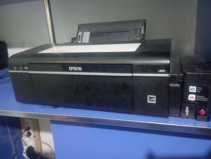 Epson L800 xolati yaxshi