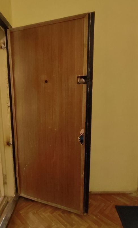 Продаётся дверь в хорошем состоянии Продаётся дверь в хорошем состоянии