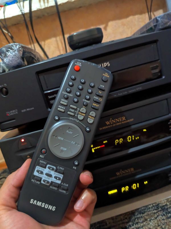 Видеомагнитофоны две Samsung Hi Fi 6 head stereo Видеомагнитофоны две Samsung Hi Fi 6 head stereo