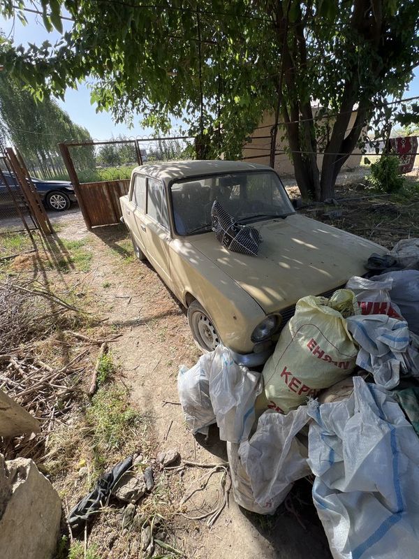 LADA 21011 sariq LADA 21011 sariq