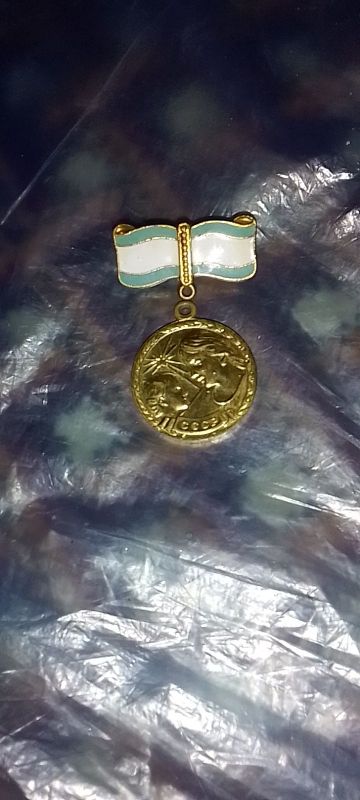 SSSR davridagi medal Qaxramon ona medali