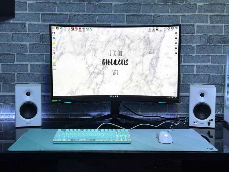 Samsung Odyssey G7 32, 240Hz, QHD (2560x1440) Samsung Odyssey G7 32, 240Hz, QHD (2560x1440)