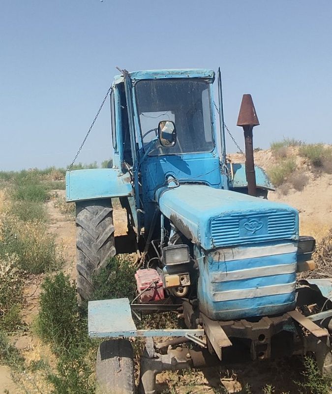 28 Traktor .