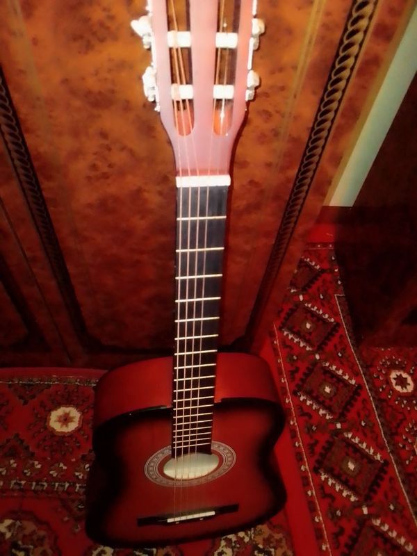 Gitara belucci siz kutgan narx