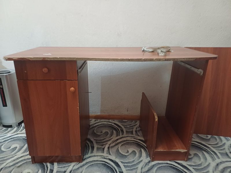 Стол письменный и компьютерный Стол письменный и компьютерный