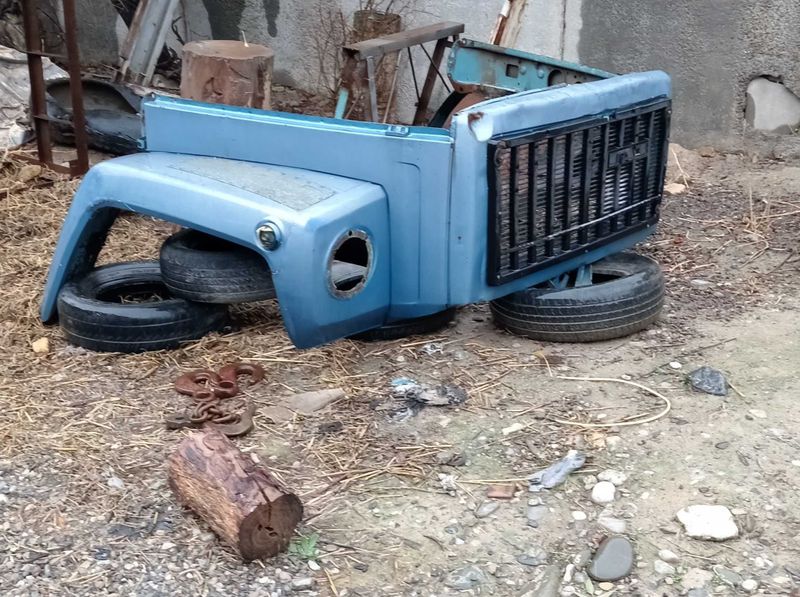 Газ 3307, капот, крило сотилади. Газ 3307, капот, крило сотилади.