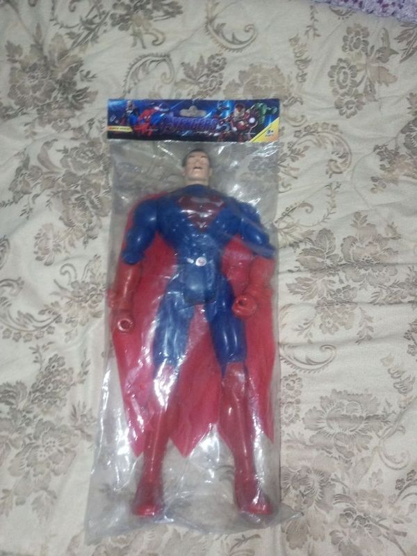 Superqaxromon òyinchoqlar sotiladi. Superqaxromon òyinchoqlar sotiladi.