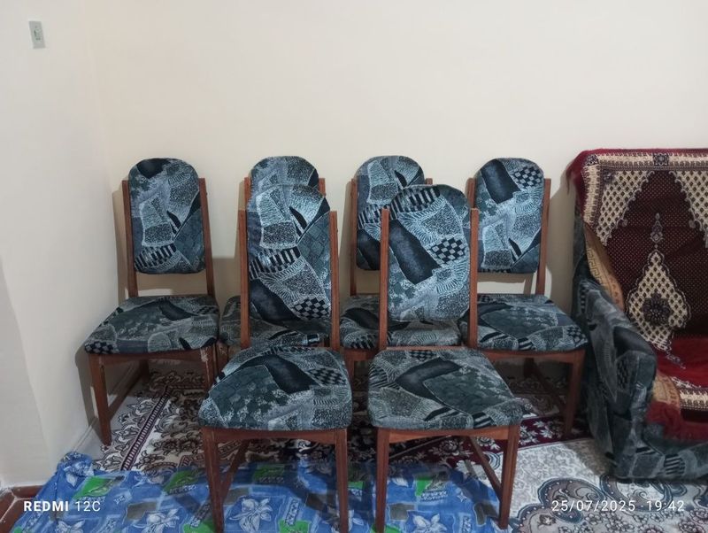 Siz korib turgan 6ta stul 2ta kreslo bularning hammasi yangi