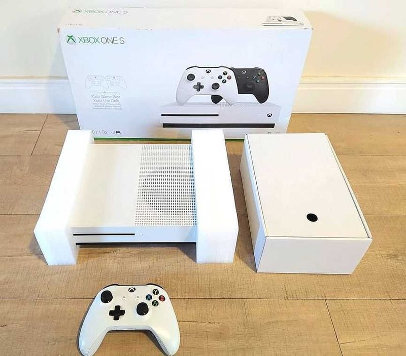 Xbox One S 1 Tb диски лицензия интернет игры