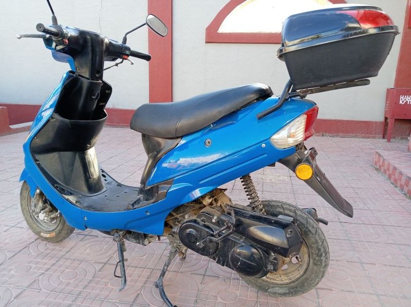 skuter jayron sotiladi pultda, kalitda, tepkida zavadi buladi skuter jayron sotiladi pultda, kalitda, tepkida zavadi buladi