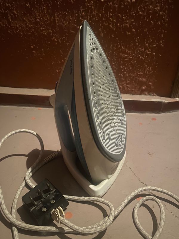 Продается Утюг Tefal Продается Утюг Tefal