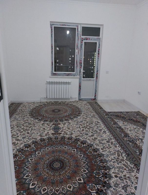 2 xonali kvartira arendaga beriladi, 1 xonasiga 2 yoki 3 qiz qo'yiladi
