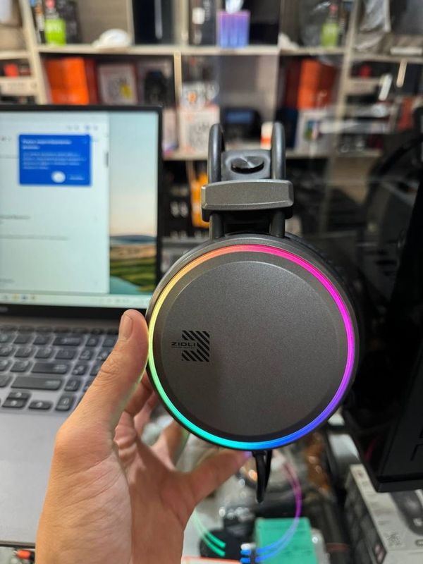 Kompyuter naushnik RGB Zidli ishlatilgan yaxshi xolatda Kompyuter naushnik RGB Zidli ishlatilgan yaxshi xolatda