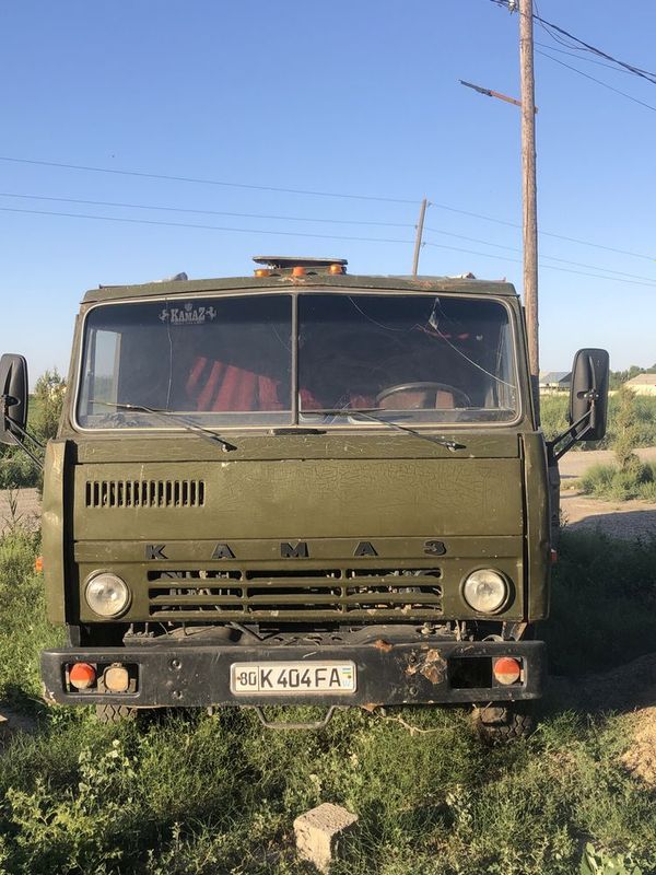 Kamaz gaz urnatilgan 8 ta balon bor