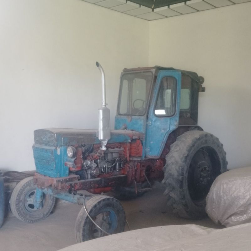 Traktor T28 sotiladi Traktor T28 sotiladi