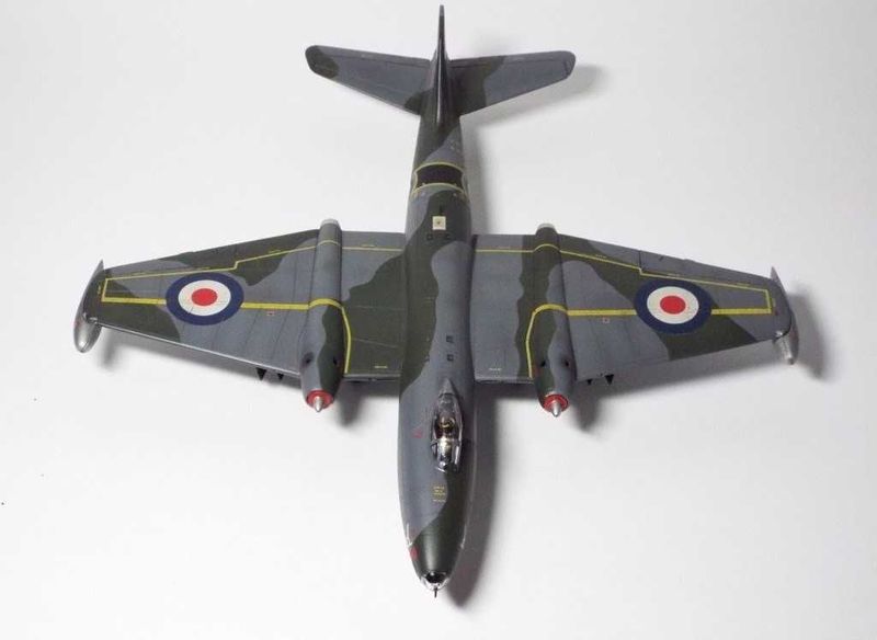 сборная модель самолёта E.E.Canberra 1/72 model kit