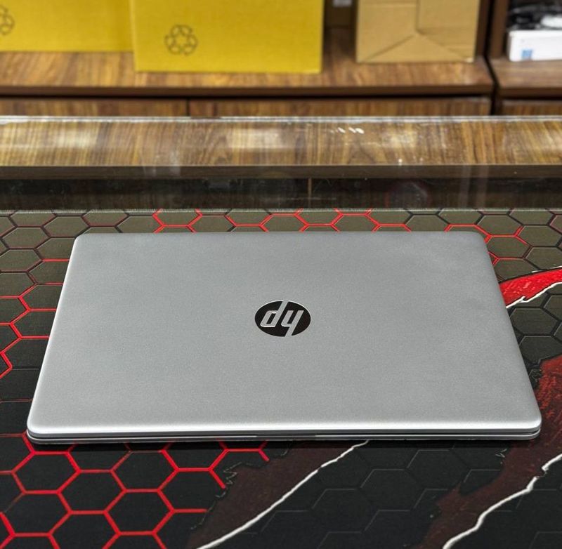 Hp laptop intel core i3-1215U 6yadr 8patok