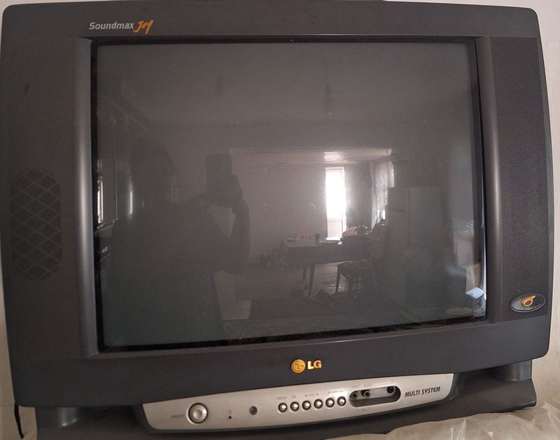 Televizor sotiladi Televizor sotiladi