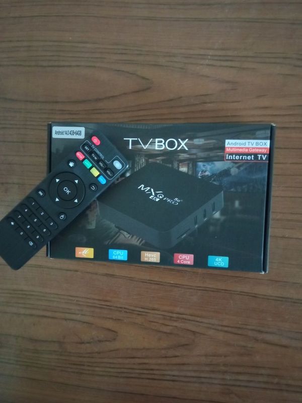 Приставка Smart TV Box. Приставка Smart TV Box.
