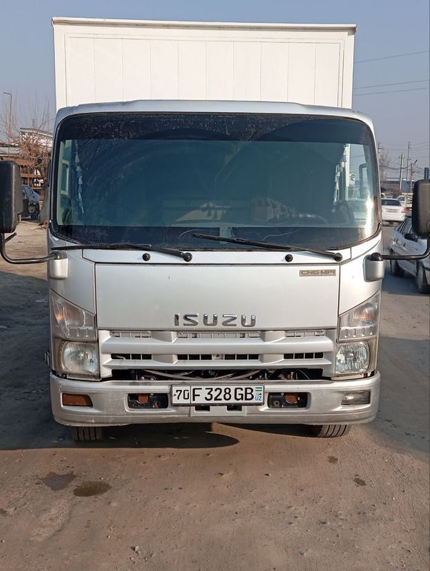 Isuzu srochna sotiladi narxi 21000$ Isuzu srochna sotiladi narxi 21000$