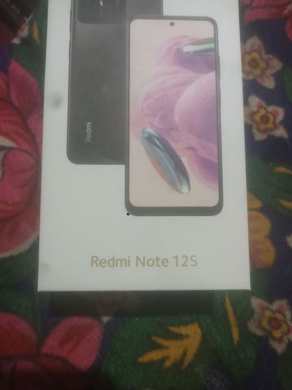 Redmi not 12S sotiladi. yangi xali tel yoqilmagan.