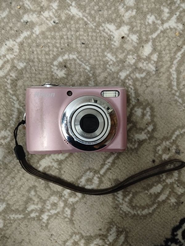 Фотоаппарат Nikon сотилади Фотоаппарат Nikon сотилади