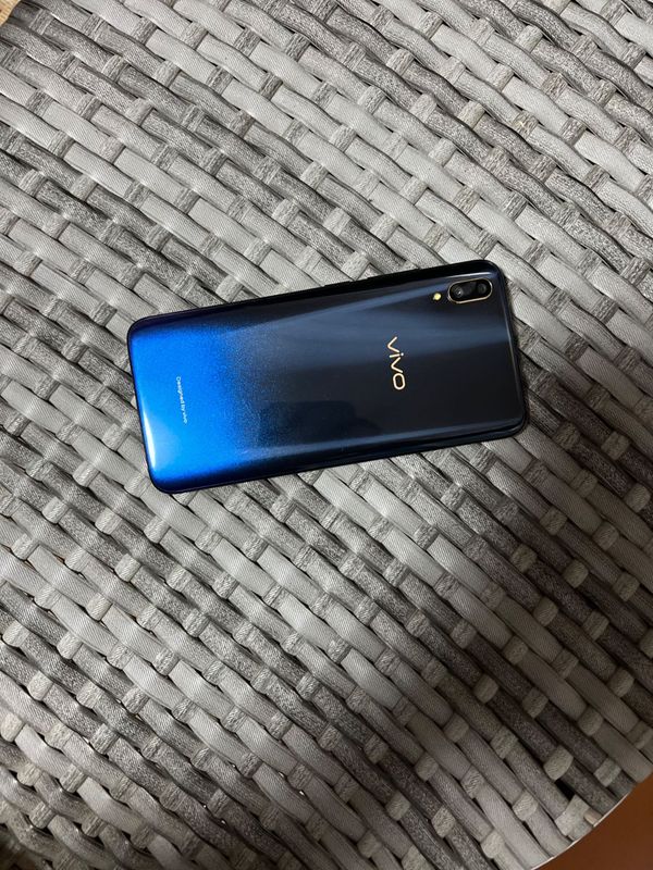 Vivo V11 mobile telephone