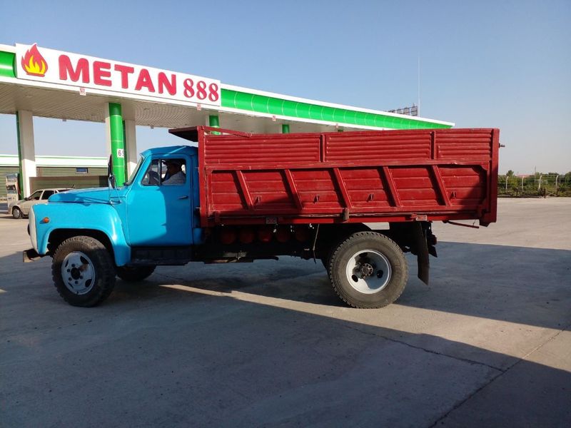 Gaz 53 sotiladi. Gaz 53 sotiladi.