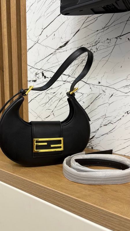Сумка Fendi (янги) Сумка Fendi (янги)