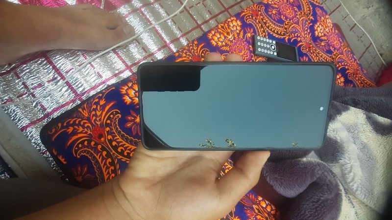 Samsung A51 12/128GB 5G sotiladi arginal ekran