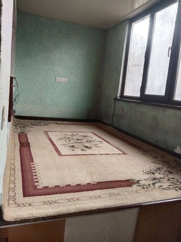Uy eski qurilgan 4 etajlik Uy eski qurilgan 4 etajlik