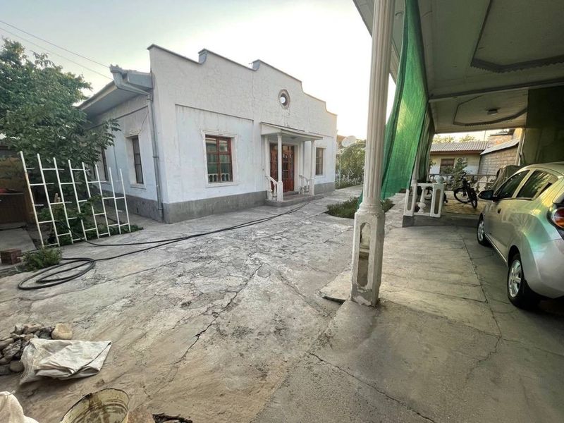 Срочно продается углавой дом в Яшнабадском районе Срочно продается углавой дом в Яшнабадском районе