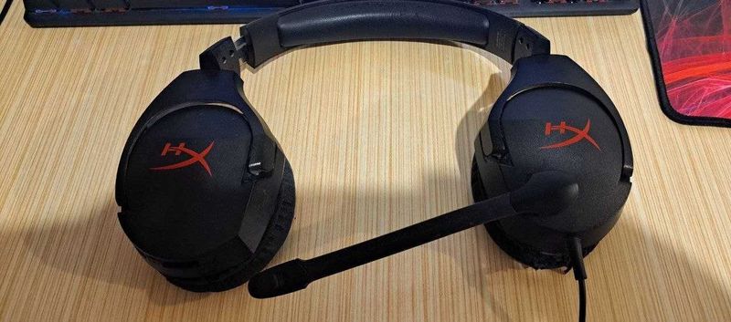 Продам оригинальные компьютерные наушники Hyperx Cloud Stinger Продам оригинальные компьютерные наушники Hyperx Cloud Stinger