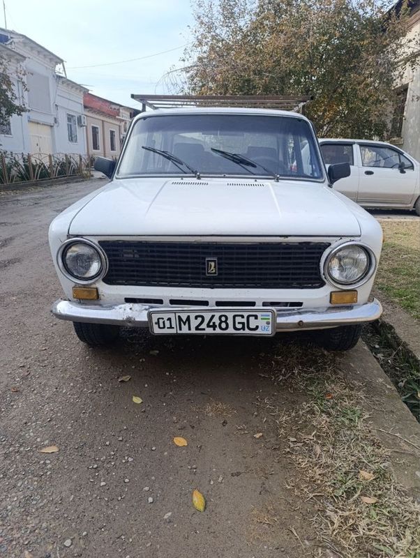 Vaz 21011 srochna sotiladi