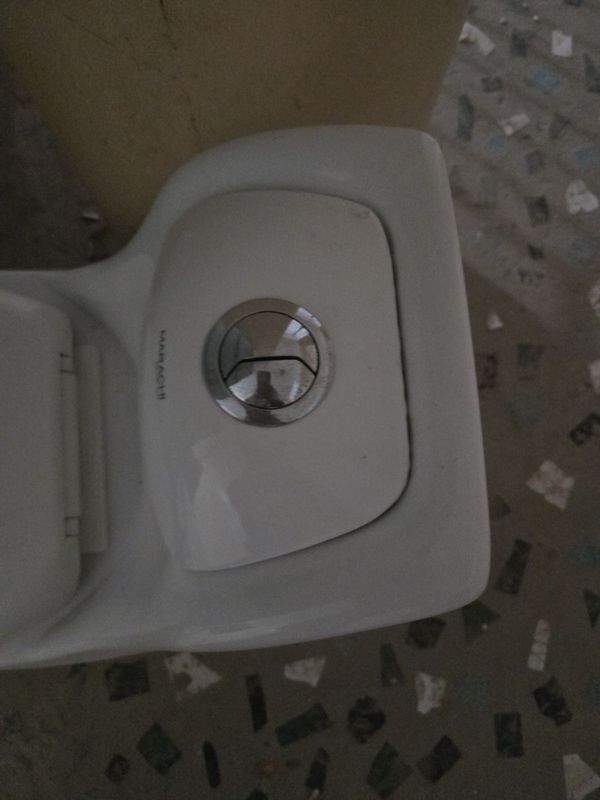 Tualet uchun unitaz Tualet uchun unitaz