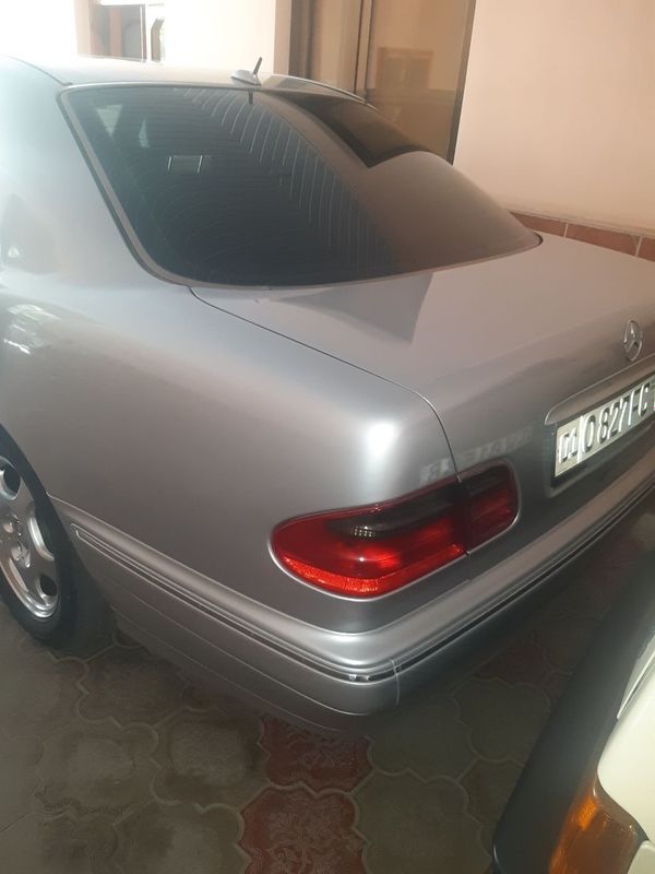 Mercedes Benz E210 Mercedes Benz E210