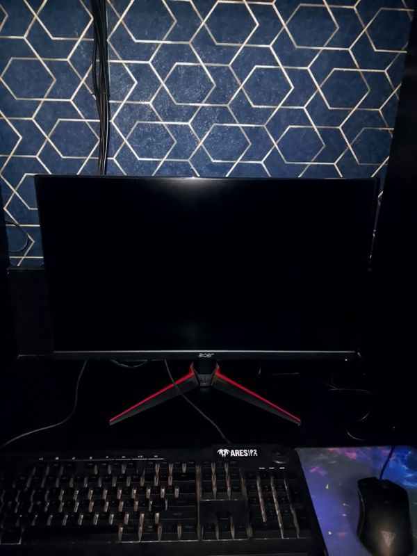 ACER 24.5 monitor sotiladi