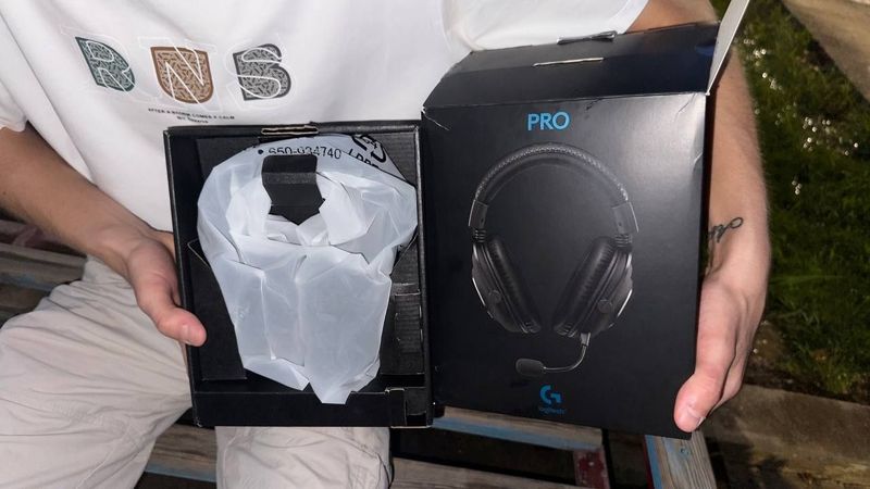 Model 0 Logitech pro HyperX cloud 2 продам Model 0 Logitech pro HyperX cloud 2 продам