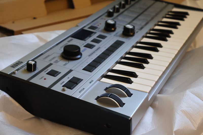 Синтезатор/Вокодер Korg microKORG Platinum Edition