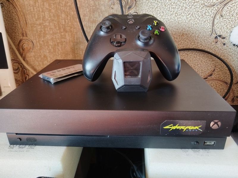 Продаётся Xbox one x Продаётся Xbox one x