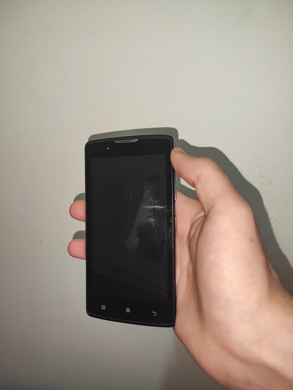 Продается телефон Lenovo a2010