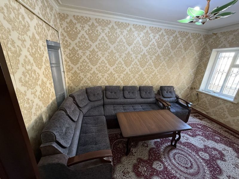 Sotiladi: Yumshoq burchak mebel (ugolok) va stoli bilan. Sotiladi: Yumshoq burchak mebel (ugolok) va stoli bilan.