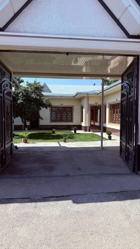 Yashash uchun tayyor bo'lgan Xovli sotiladi Yashash uchun tayyor bo'lgan Xovli sotiladi