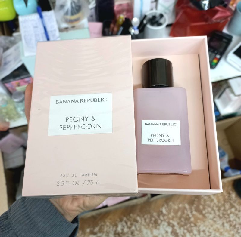 BANANA REPUBLIC Peony & Peppercorn