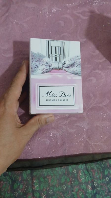 Miss Dior atiri arzon narxda Miss Dior atiri arzon narxda