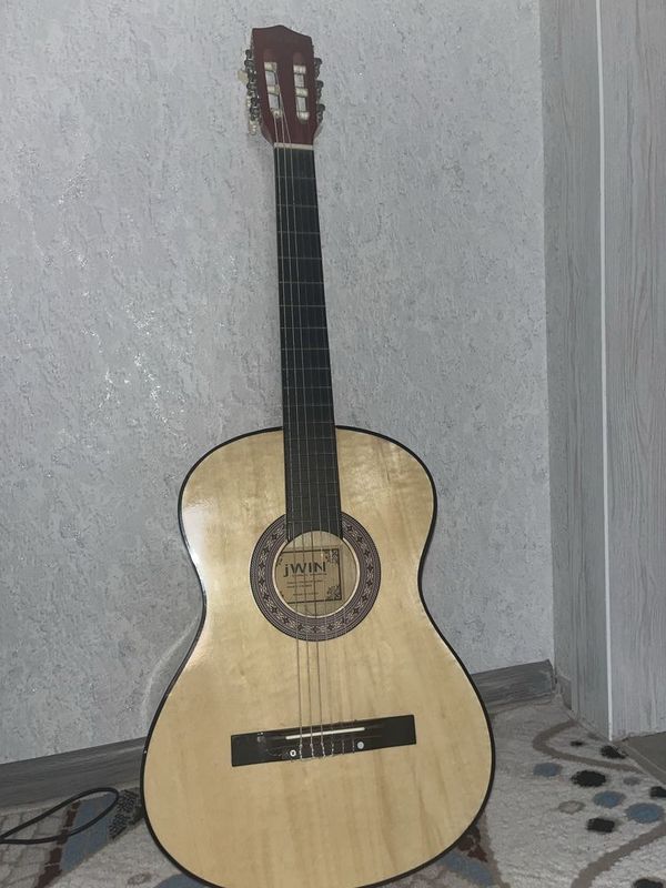 JWIN gitarasi sotiladi yangi chalinmagan